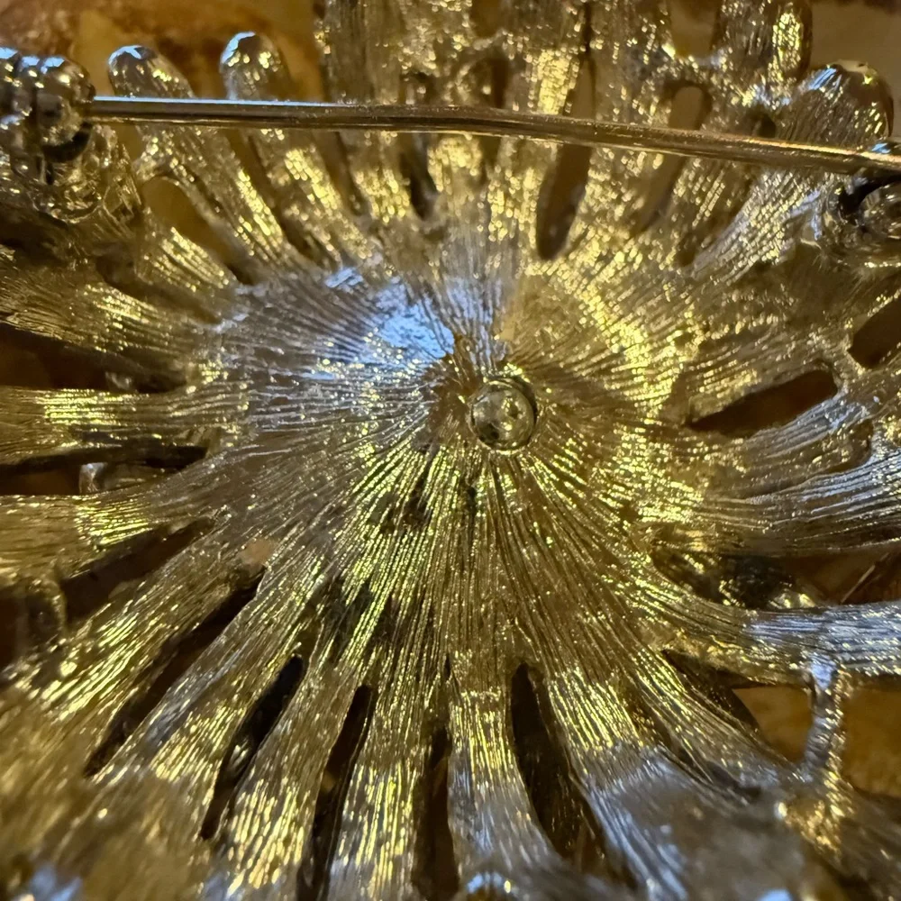 Vintage Brooch Rhinestone and Pearl Silver - Picture 3 of 10